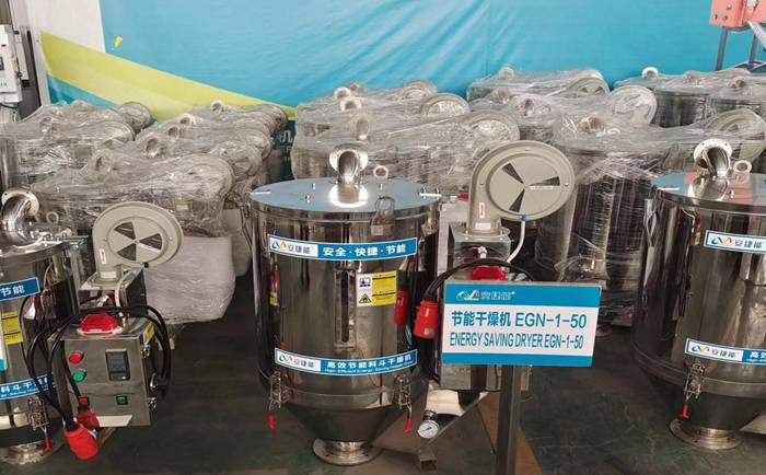 塑料干燥机在注塑汽车配件中的1xbet体育作用是什么？(图1)